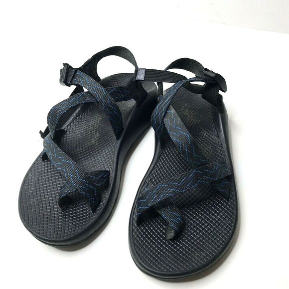hiking sandals with toe loop